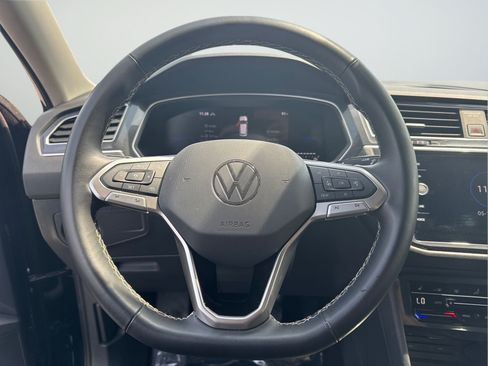 Used 2024 Volkswagen Tiguan SE AWD/4WD image 12