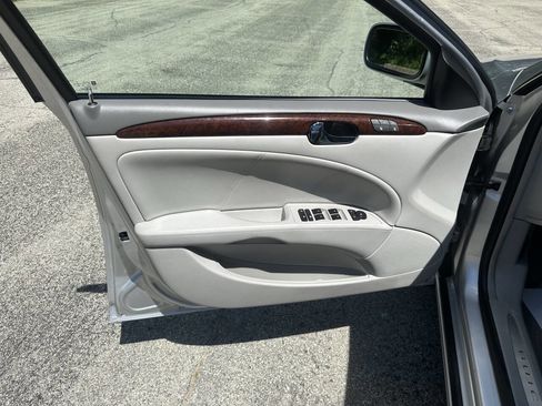 Used 2011 Buick Lucerne CXL FWD image 20