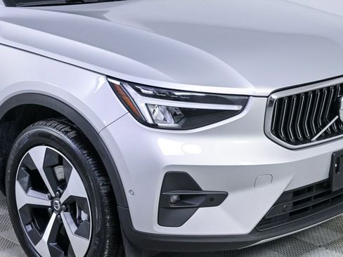 Certified 2025 Volvo XC40 B5 Plus image 38