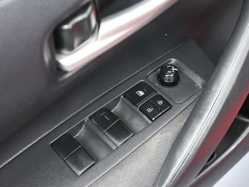 Used 2020 Toyota Corolla LE image 16