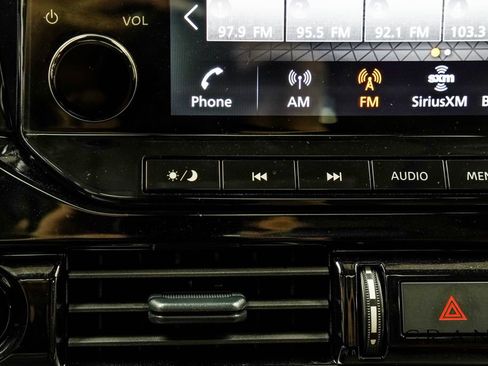 Used 2025 Nissan Pathfinder Platinum AWD/4WD image 32