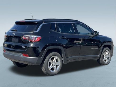 Used 2024 Jeep Compass Latitude image 8