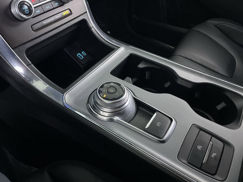 Used 2021 Ford Edge Titanium image 17