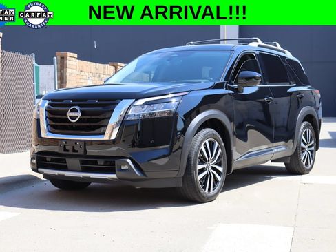 Used 2024 Nissan Pathfinder Platinum w/ Lighting Package (N92) FWD image 1