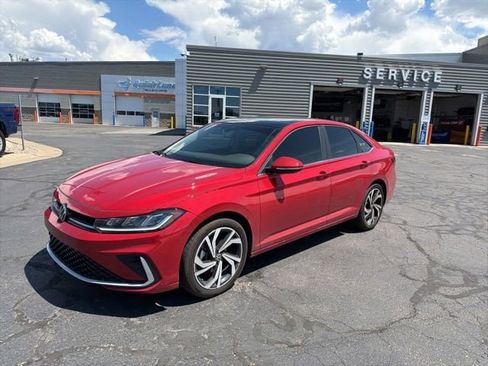 Used 2025 Volkswagen Jetta SEL FWD image 13