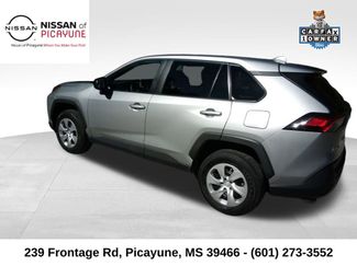 Used 2024 Toyota RAV4 LE video 3