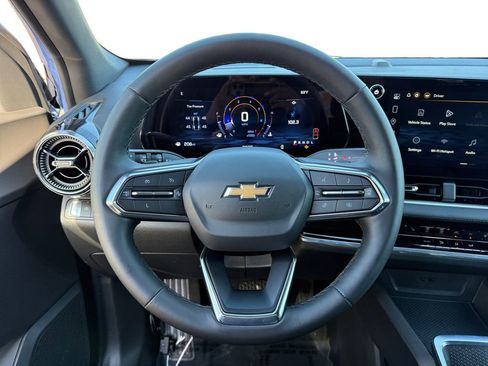 Used 2025 Chevrolet Equinox LT FWD image 12