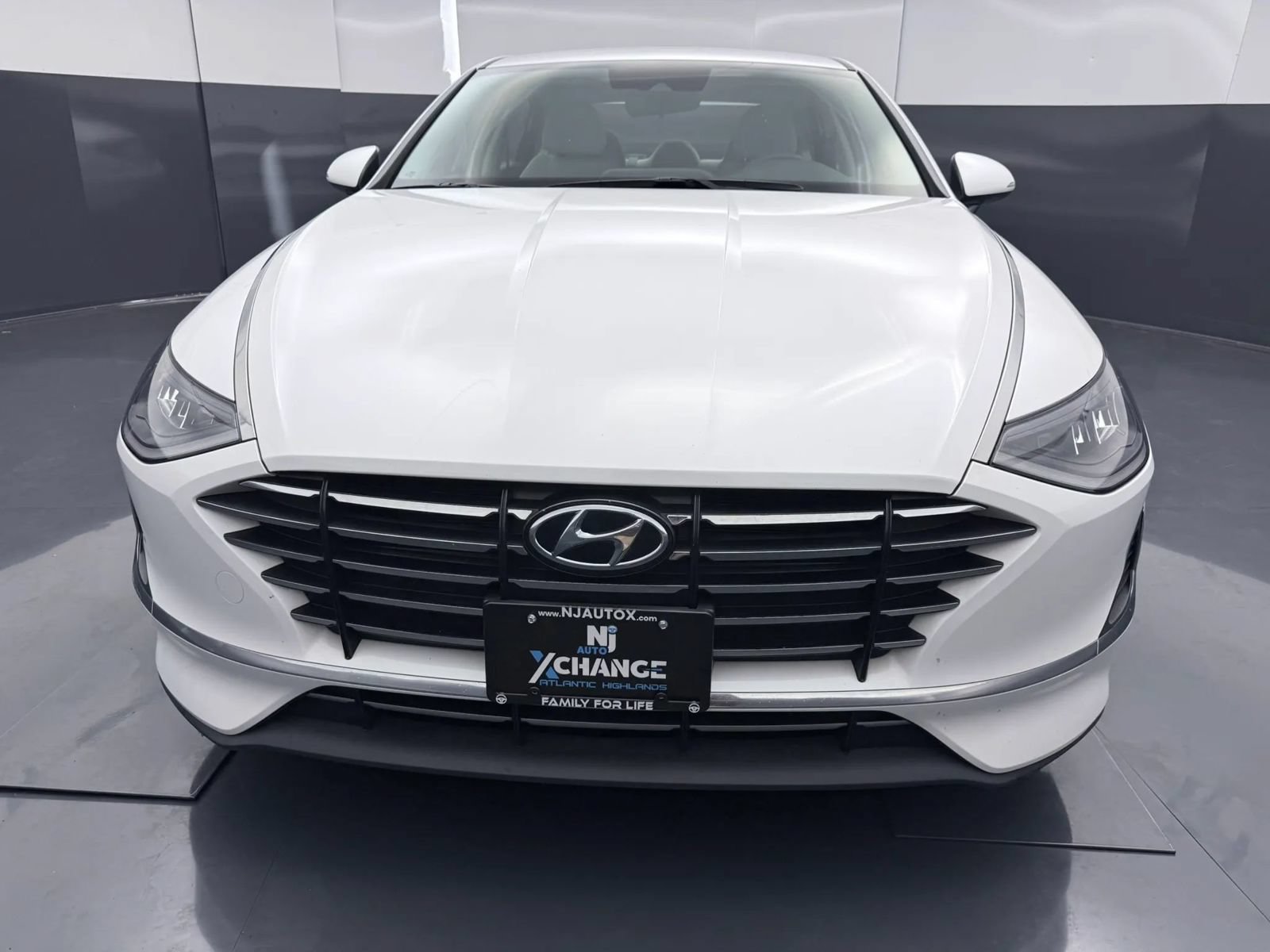 Used 2023 Hyundai Sonata SE FWD image 2