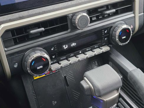 Certified 2025 Toyota Tacoma Limited image 31