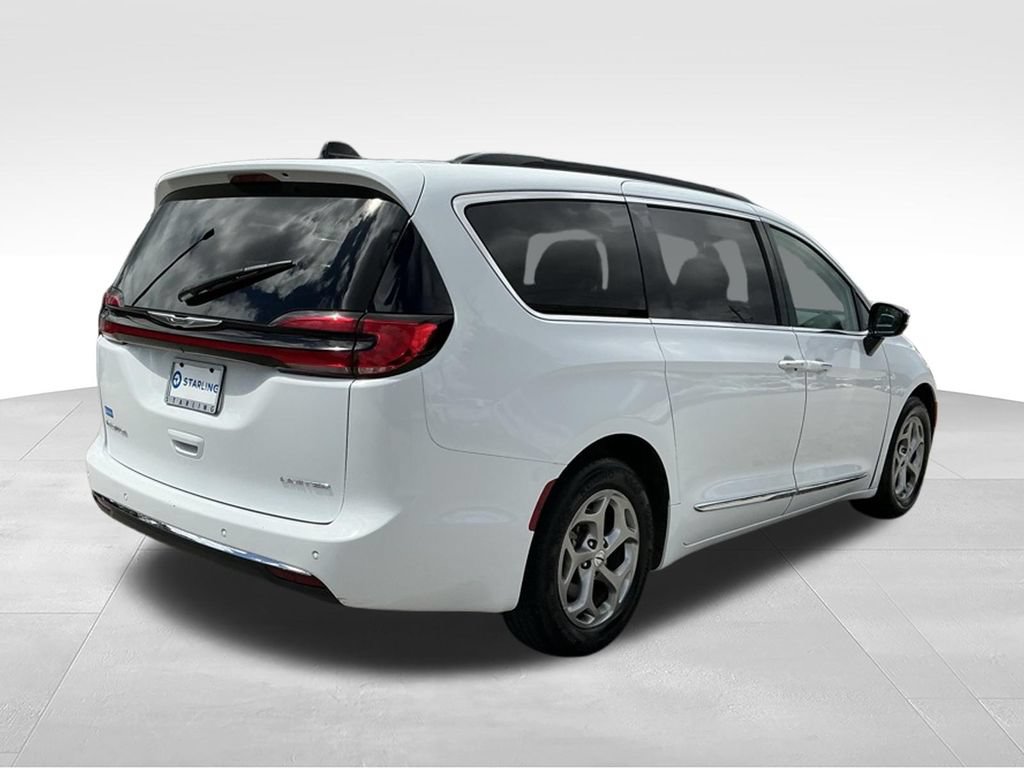 Used 2023 Chrysler Pacifica Limited FWD image 10