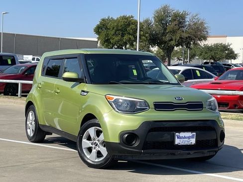 Used 2017 Kia Soul FWD image 2