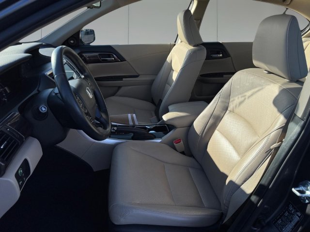 Used 2017 Honda Accord Touring image 9