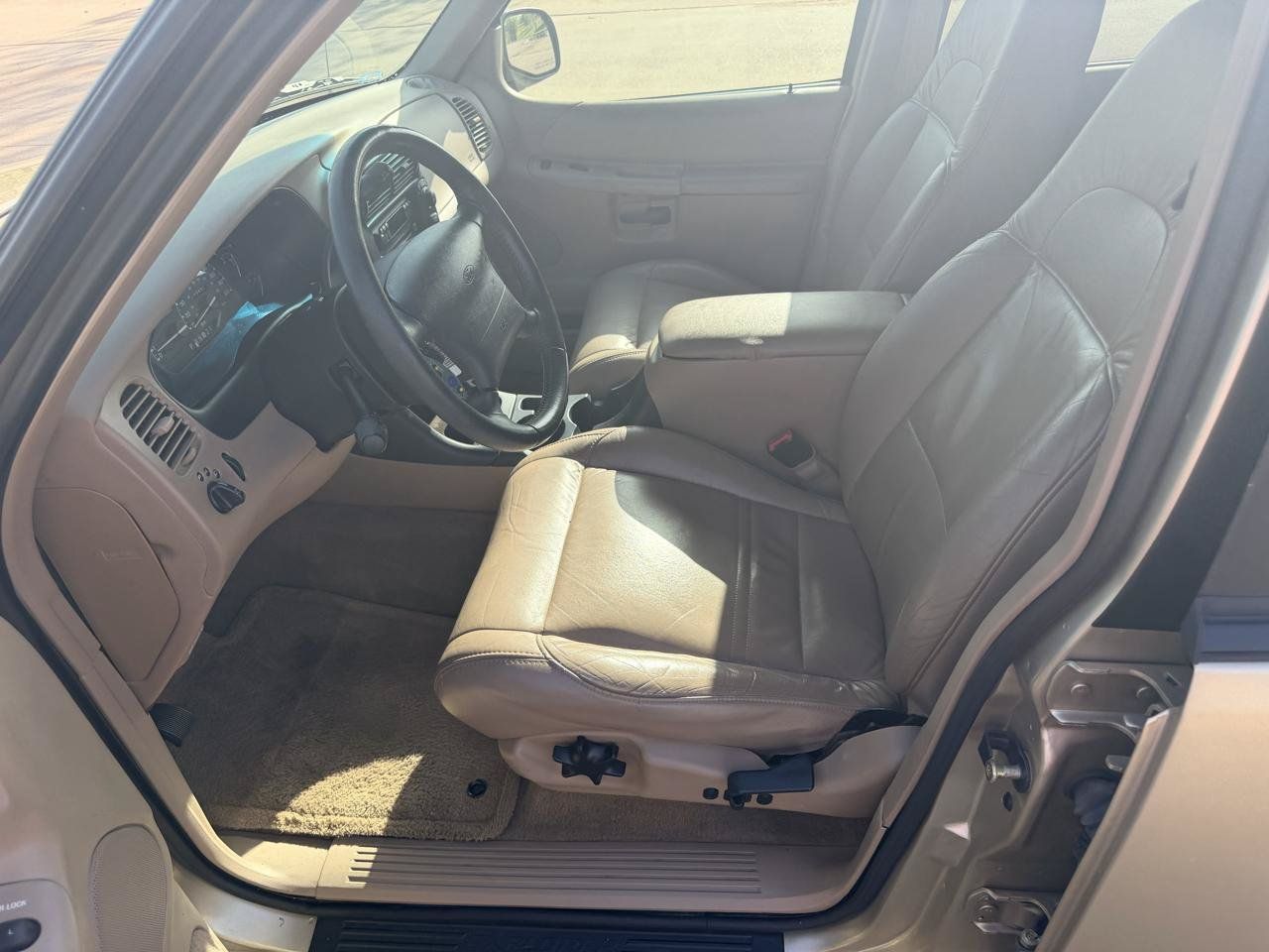 Used 1999 Ford Explorer XLT RWD image 13