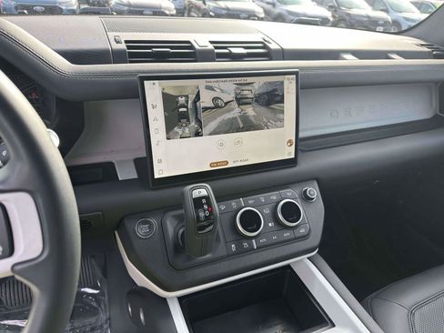 Used 2025 Land Rover Defender 110 S image 30