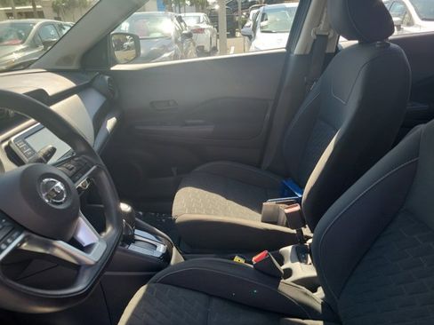 Used 2021 Nissan Kicks S image 18