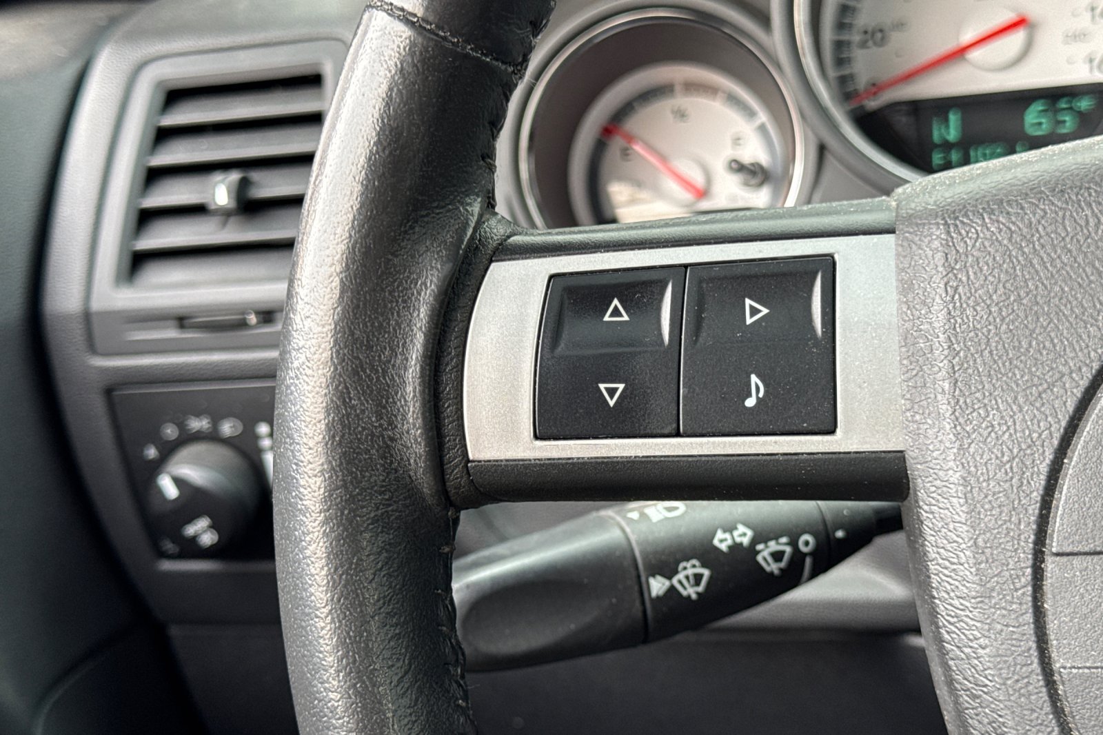 Used 2009 Dodge Challenger R/T RWD image 33