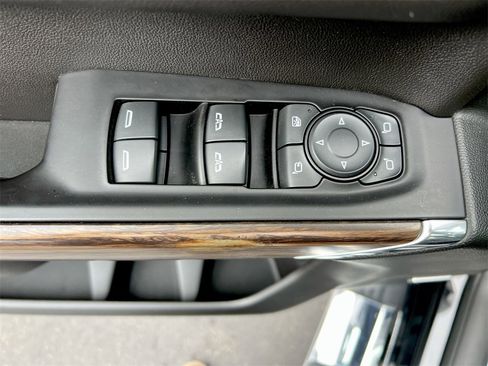 Certified 2019 Chevrolet Silverado 1500 High Country w/ Technology Package image 20