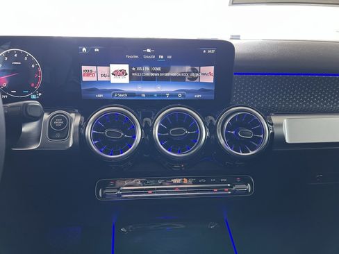 Used 2025 Mercedes-Benz GLB 250 4MATIC image 16