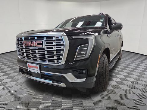 Used 2025 GMC Yukon XL Denali AWD/4WD image 7