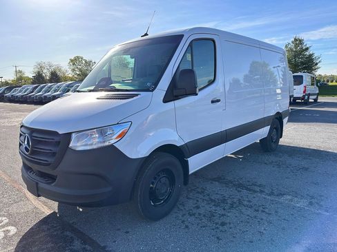 Used 2025 Mercedes-Benz Sprinter 2500 image 8