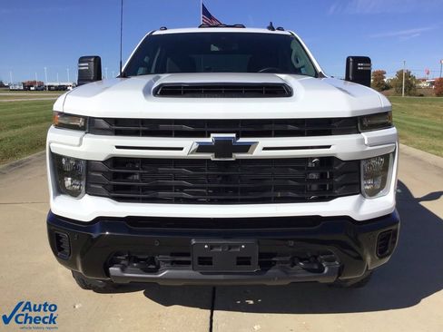 Used 2025 Chevrolet Silverado 2500 Custom w/ Custom Value Package image 12
