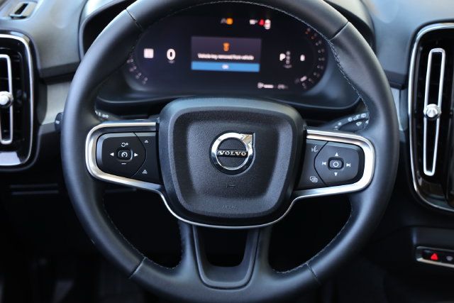 Used 2025 Volvo XC40 B5 Core w/ Climate Package AWD/4WD image 14