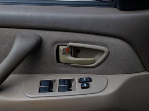 Used 2004 Toyota Tundra Limited image 38