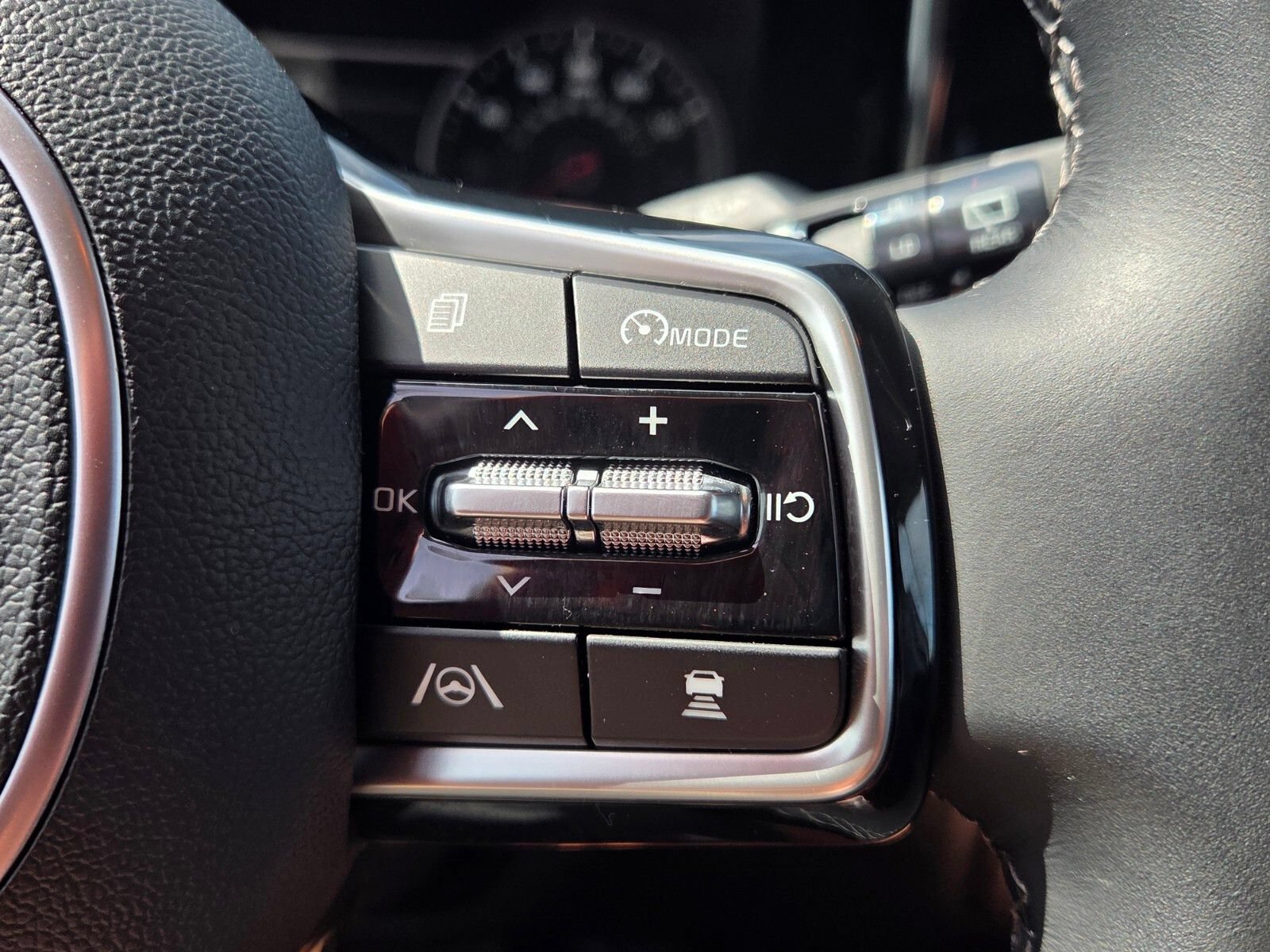 Used 2023 Kia Sorento EX FWD image 28