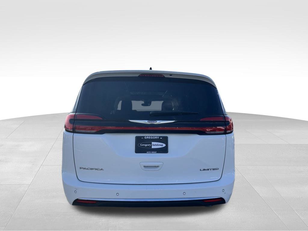 Used 2024 Chrysler Pacifica Limited FWD image 9