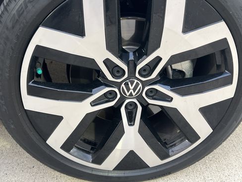 Certified 2022 Volkswagen Taos SEL image 12