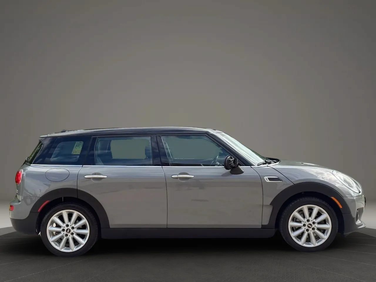 Used 2016 MINI Cooper Clubman FWD image 2