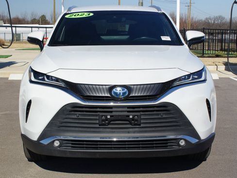 Used 2023 Toyota Venza XLE image 24