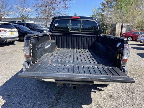 Used 2013 Toyota Tacoma 4x4 Double Cab w/ SR5 Pkg image 9