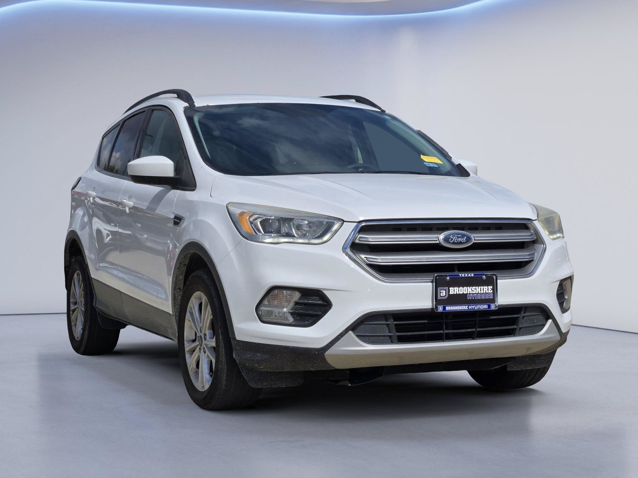 Used 2017 Ford Escape SE w/ Equipment Group 201A AWD/4WD image 3