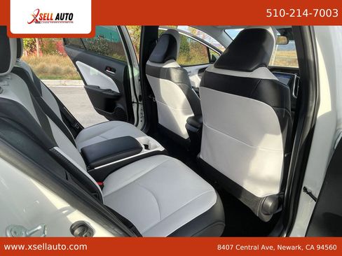 Used 2017 Toyota Prius Prime Premium FWD image 10