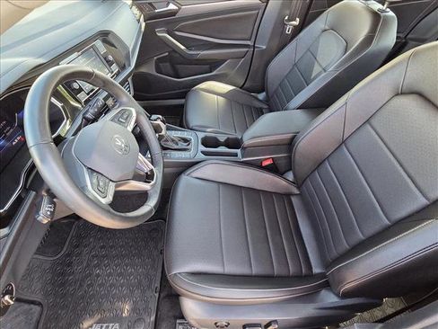 Certified 2023 Volkswagen Jetta SE FWD image 14