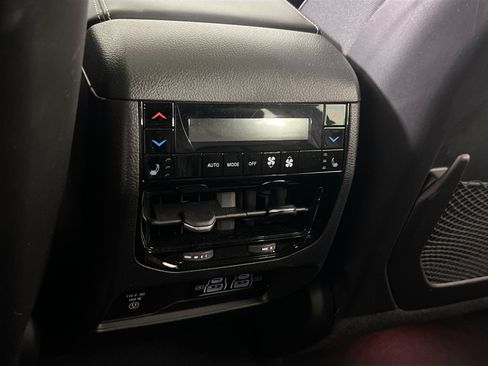 Used 2023 Jeep Grand Cherokee Overland w/ Luxury Tech Group IV AWD/4WD image 27