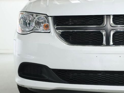 Used 2016 Dodge Grand Caravan SE w/ Quick Order Package 29E SE FWD image 6