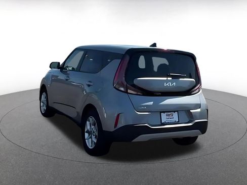 Used 2025 Kia Soul LX w/ LX Technology Package FWD image 12