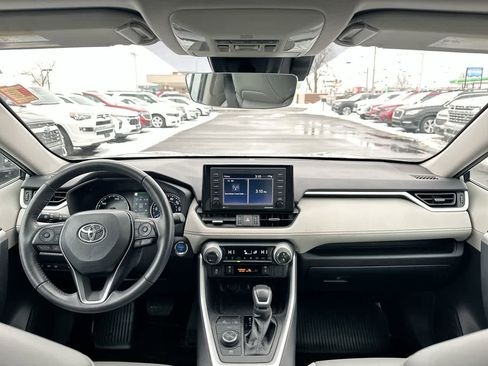 Used 2022 Toyota RAV4 XLE Premium image 20
