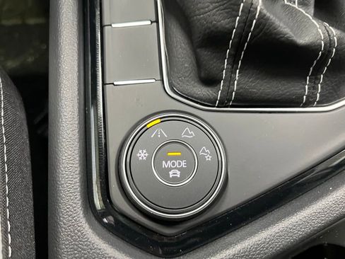 New 2026 Volkswagen Taos SE image 14