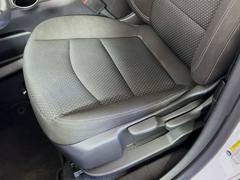 Used 2024 GMC Terrain SLE image 20