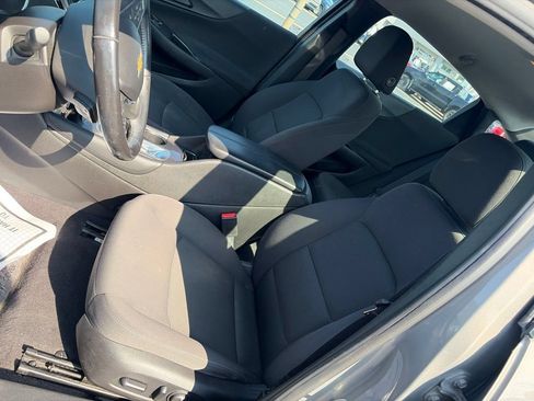 Used 2017 Chevrolet Malibu LT FWD image 9