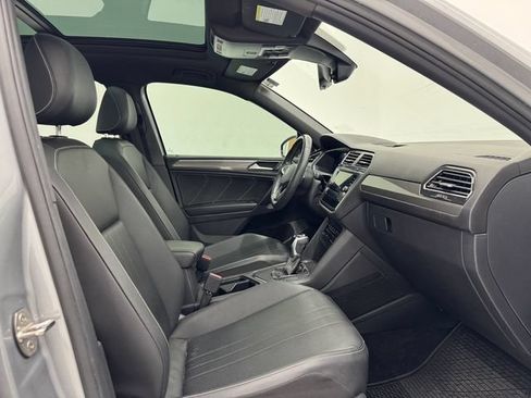 Used 2023 Volkswagen Tiguan SE R-Line FWD image 18