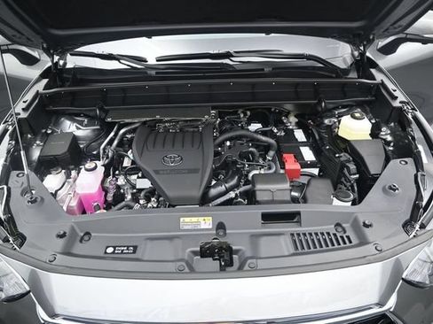 New 2026 Toyota Highlander Platinum AWD/4WD image 19