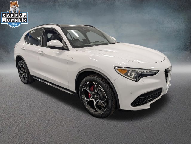 Used 2023 Alfa Romeo Stelvio Ti AWD/4WD image 3