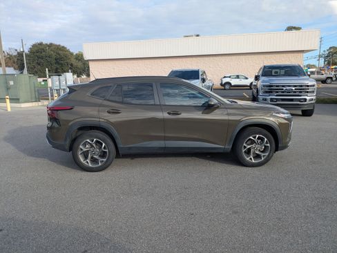 Used 2024 Chevrolet Trax LT w/ Driver Confidence Package image 2