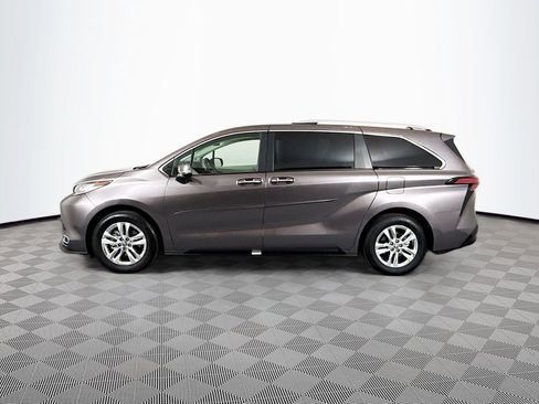 Used 2024 Toyota Sienna Limited FWD image 4