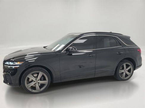 Used 2023 Genesis GV70 2.5T w/ Sport Prestige Package image 4