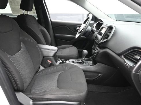 Used 2020 Jeep Cherokee Latitude FWD image 9